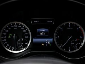 Infiniti Q30 2016 8/13
