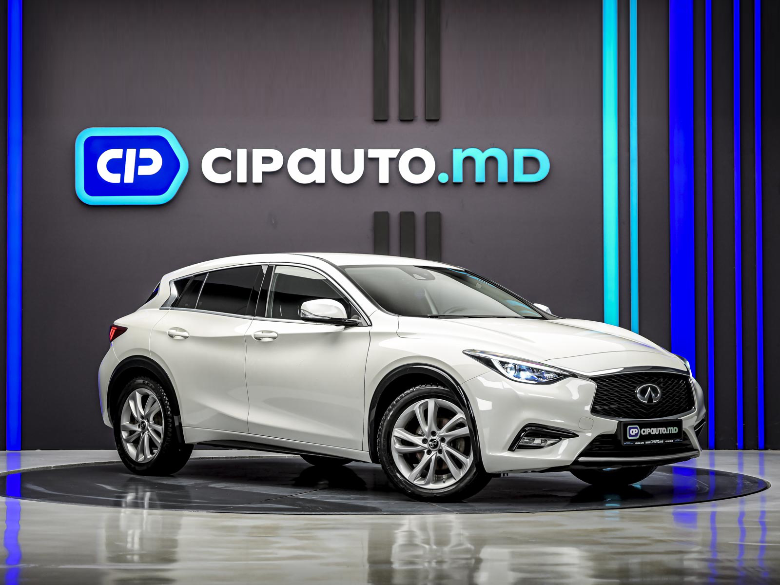 Infiniti Q30 2016 4/13