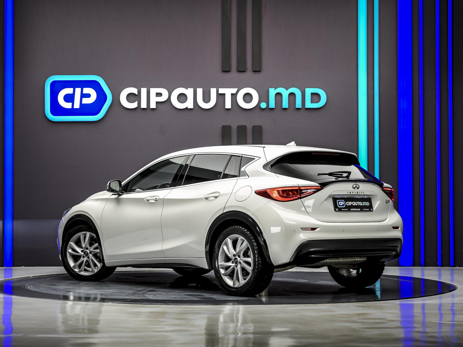 Infiniti Q30 2016 2/13