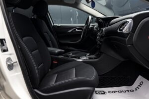 Infiniti Q30 2016 6/13