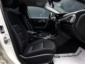 Infiniti Q30 2016 6/13