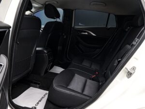 Infiniti Q30 2016 7/13