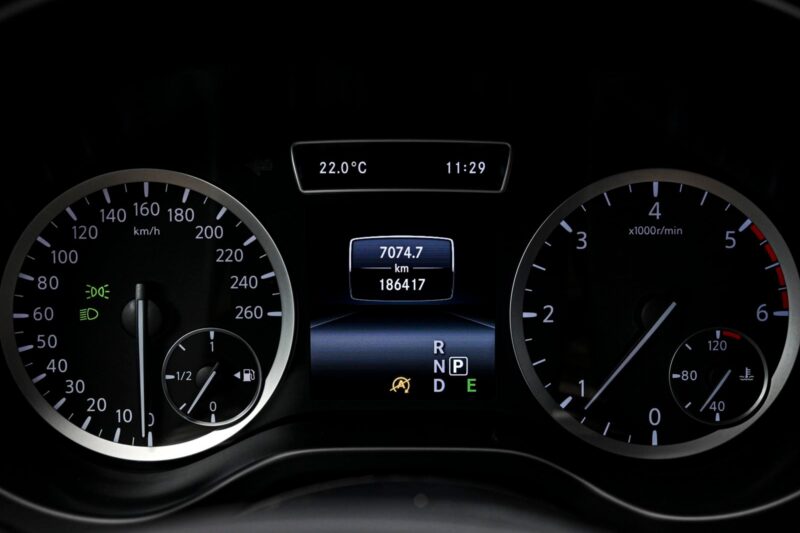 Infiniti Q30 2016 8/13