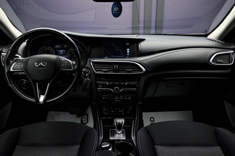 Infiniti Q30 2016 5/13