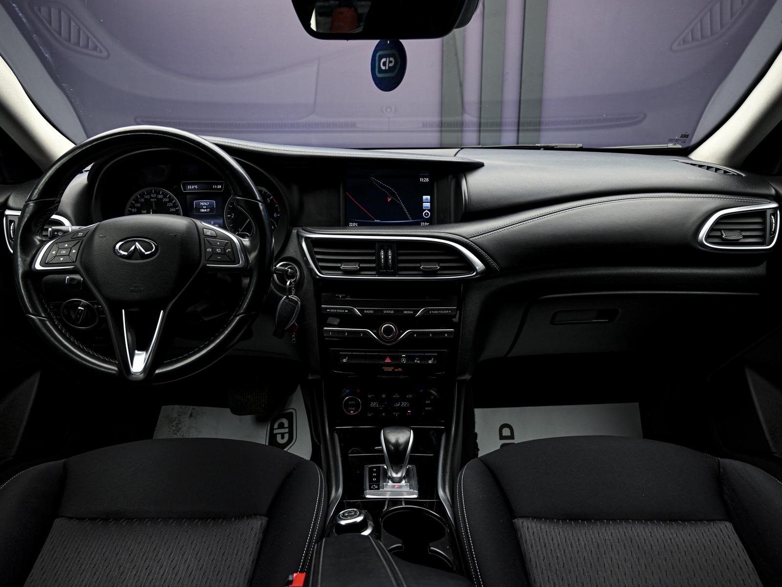Infiniti Q30 2016 5/13