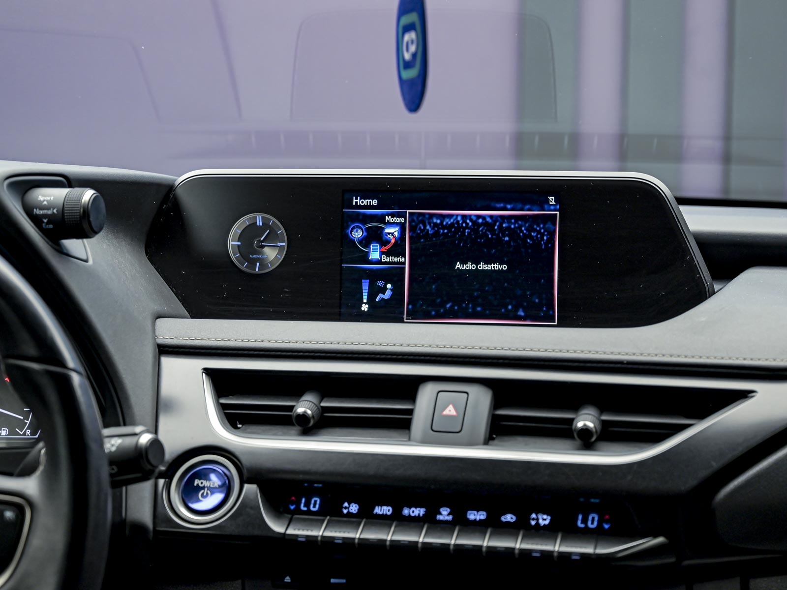 Lexus UX 250h 2021 10/15