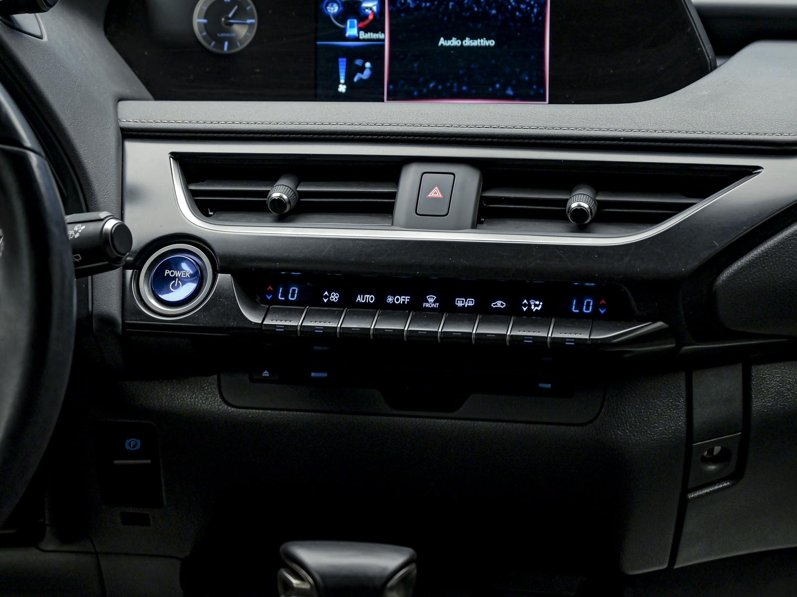 Lexus UX 250h 2021 12/15