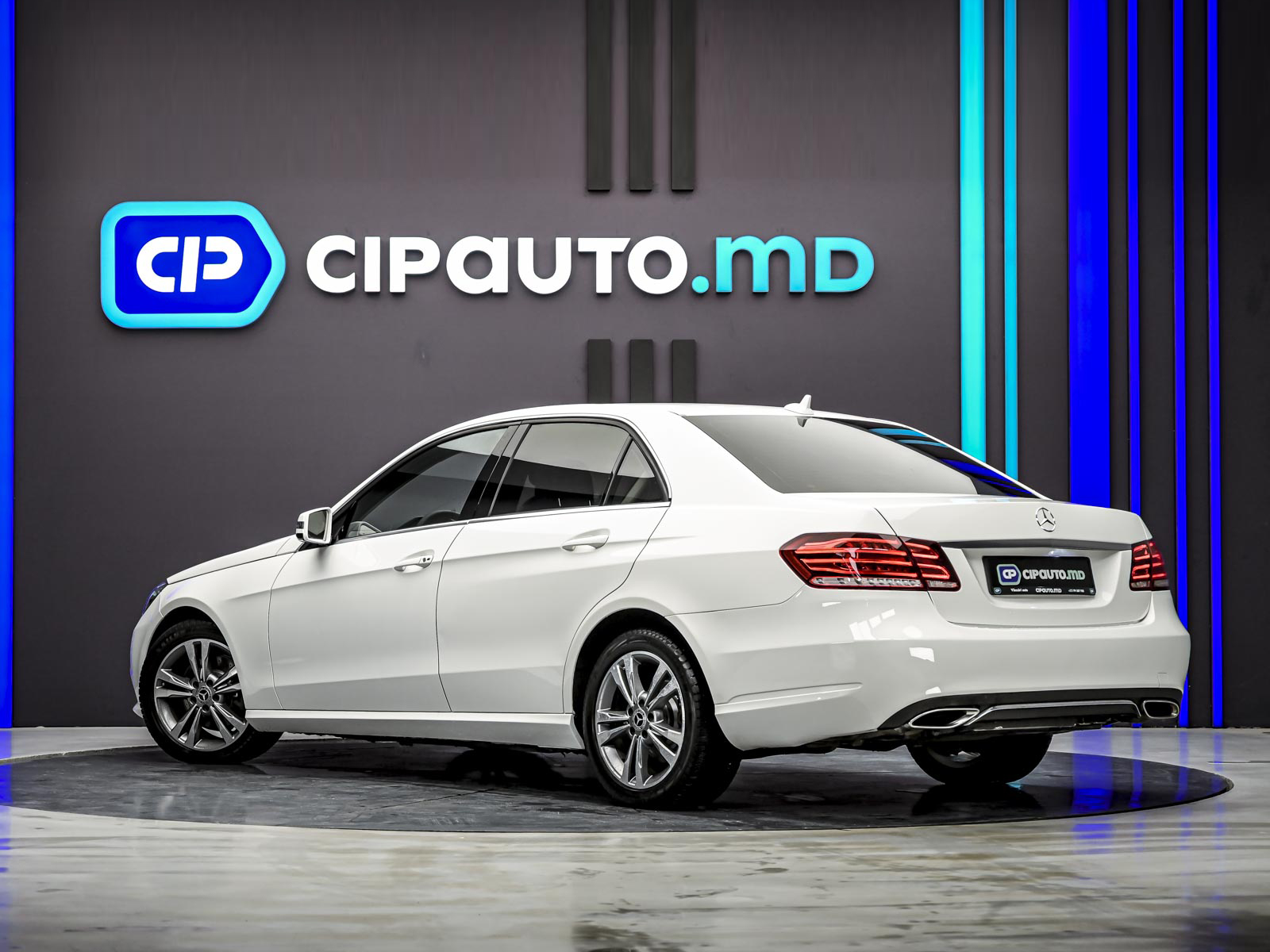 Mercedes-Benz E-Class 2015 2/13