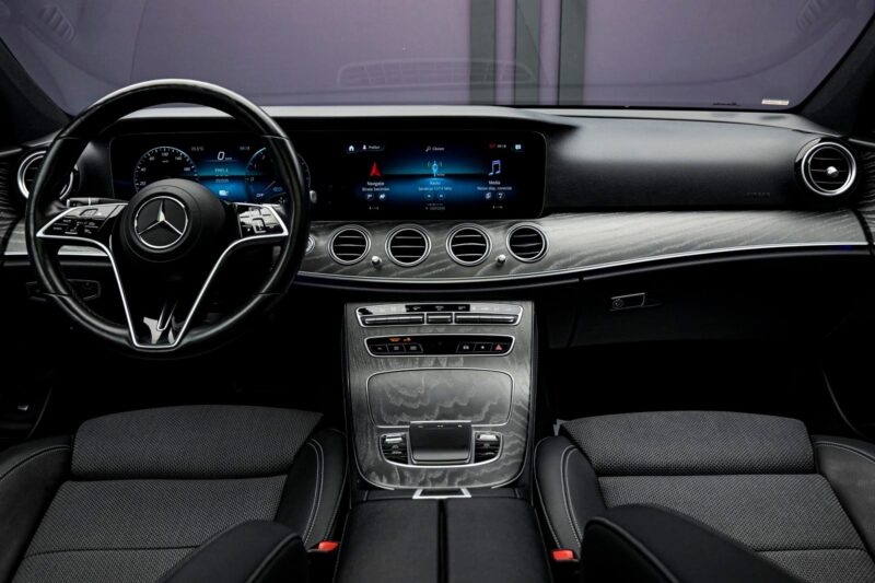 Mercedes-Benz E-Class E300de2021 5/14