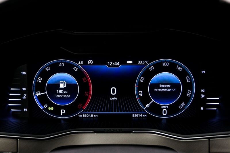 Skoda Superb L&K2019 8/14