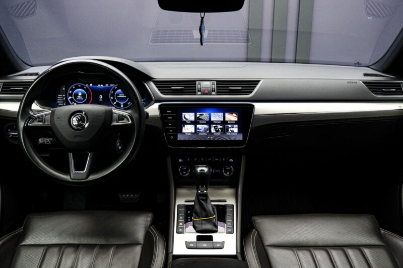 Skoda Superb L&K2019 5/14