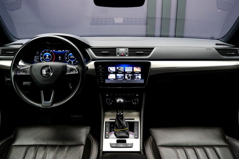 Skoda Superb L&K2019 5/14