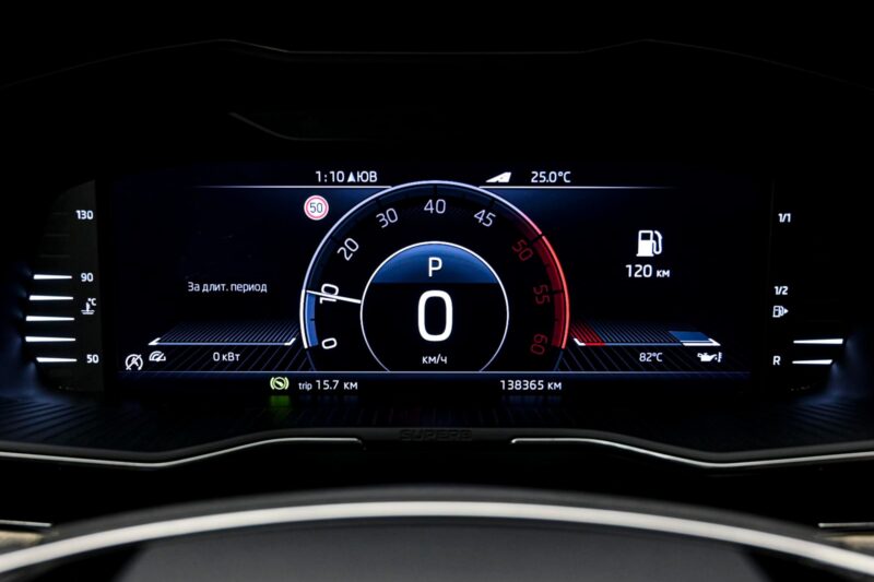 Skoda Superb L&K2021 8/15