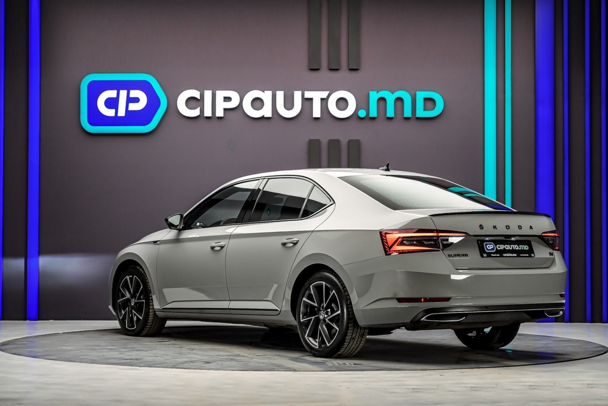 Skoda Superb 2021 2/13