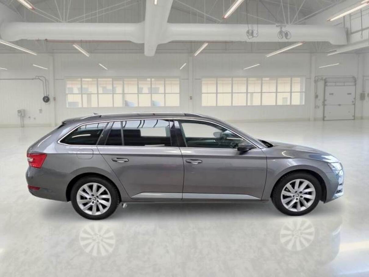 Skoda Superb 2022 2/8