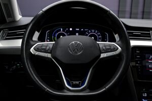 Volkswagen Passat GTE2021 9/16