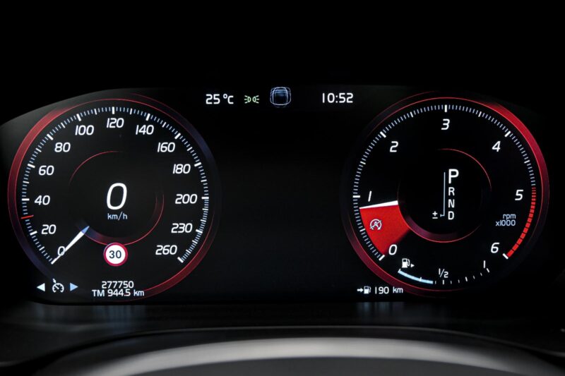 Volvo XC60 2017 8/13