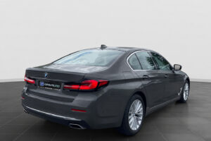 BMW 5 Series 530e2021 2/8