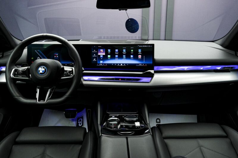 BMW 5 Series 530e2025 5/107