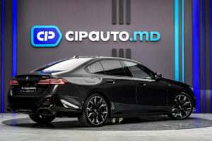 BMW 5 Series 530e2025 3/107