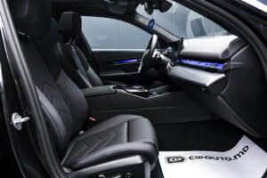 BMW 5 Series 530e2025 6/107
