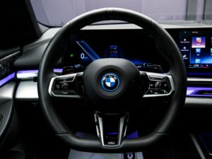BMW 5 Series 530e2025 9/107