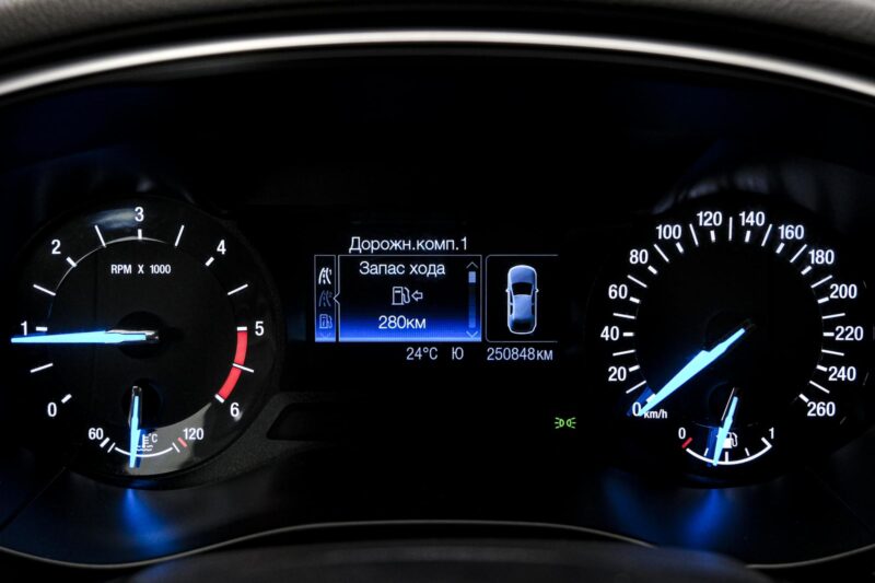 Ford Mondeo 2016 8/13