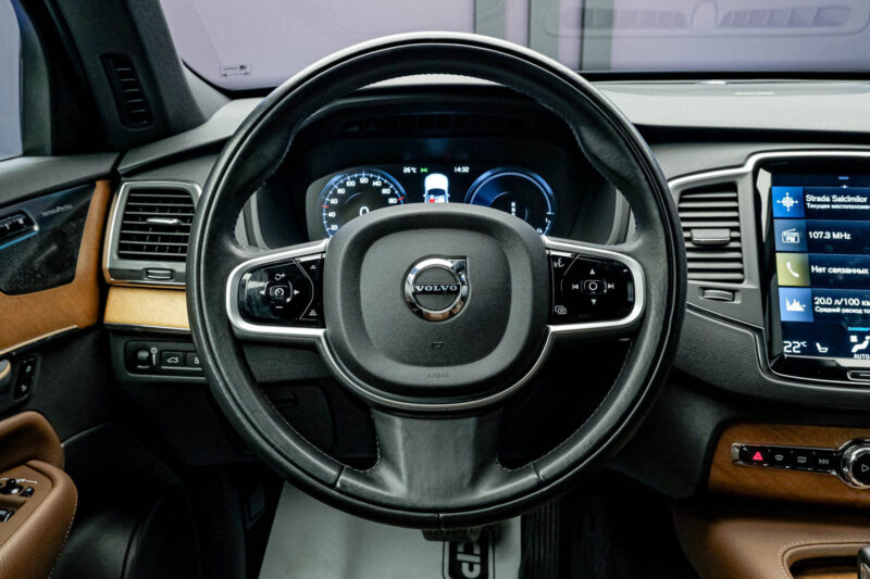 Volvo XC90 2020 8/14